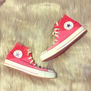 Pink Converse/Chuck Taylors 🎀  Women’s 8, Men’s 6